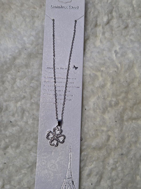 Producto - Collar de acero Trébol de 4 hojas