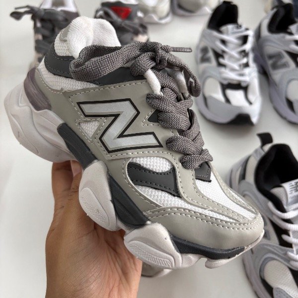 Producto - NB 9060 en color Gris con blanco 28 y 33 - 2