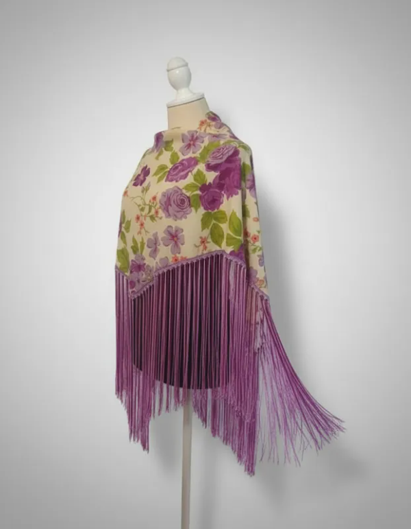 Producto - Mantoncillo Triangular Floreado con Flecos De Satén Combinados