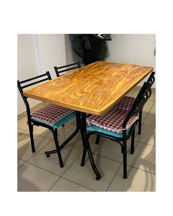 Producto - Mesa de madera y caño y 4 sillas con almohadones / 145x80