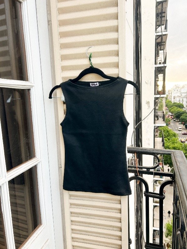 Producto - MUSCULOSA BOTE - Negro