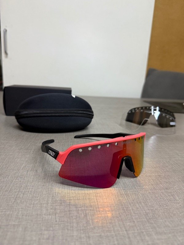 Producto - Oakley Sutro sweep vented Coral Negro