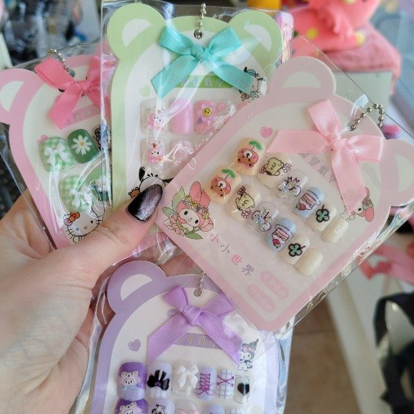 Producto - Uñas postizas sanrio
