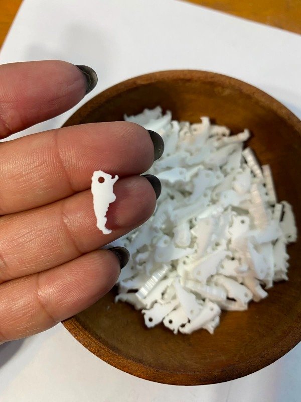 Producto - Dije SOLO CORTE. Forma Argentina 1,5cm BLANCO PERFORADO