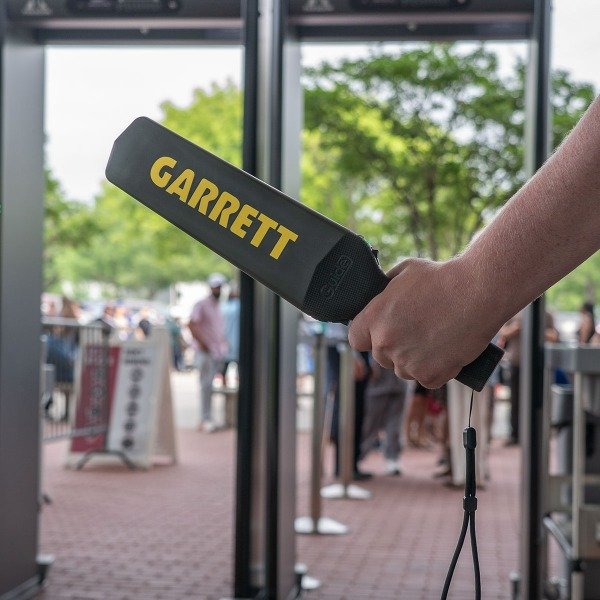 Producto - Detector de Metal portátil - Garrett Guide