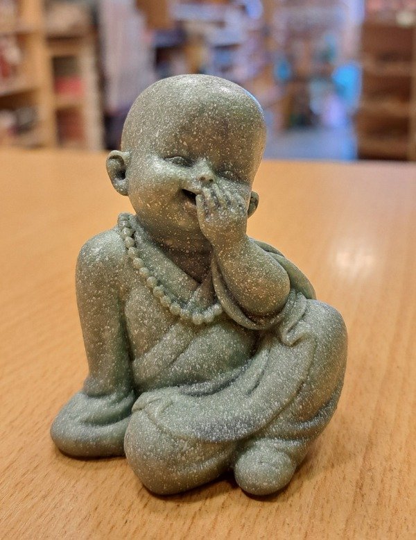 Producto - Monje Mini Piedra Arenisca Sonriente 7 cm