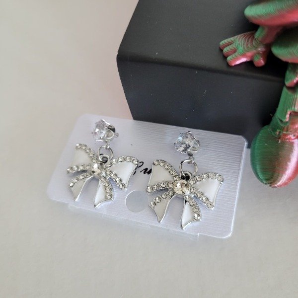 Producto - Aros Lazo Esmaltado Blanco y Piedras Zirconia