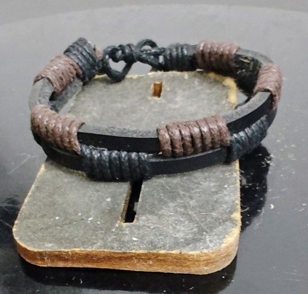 Producto - Pulsera Cuero tres tiras Marrón y Negro Regulable