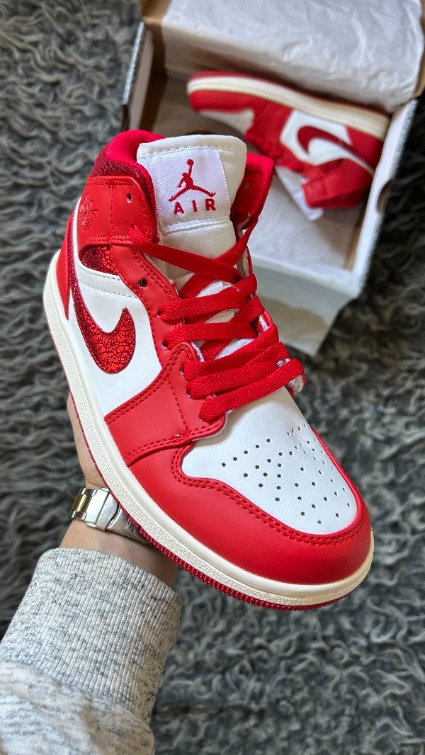 Producto - JORDAN RETRO 1 RED CRACKED LEATHER - 1
