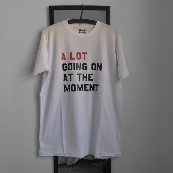 Remera A lot going on at the moment — imagen 4