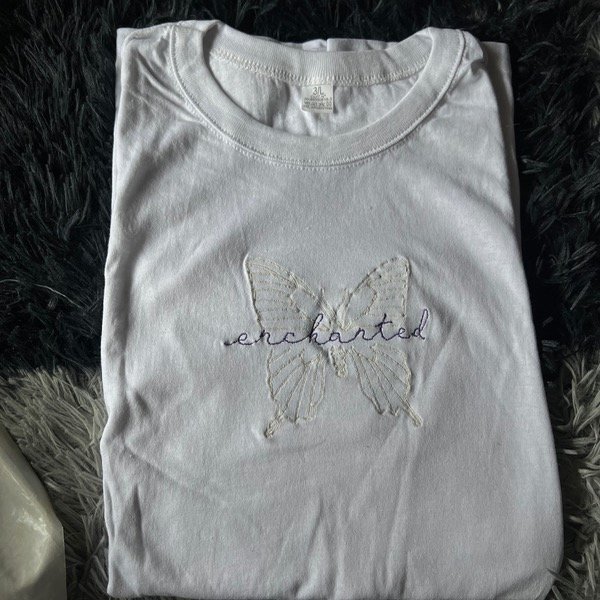 Producto - remera bordada taylor