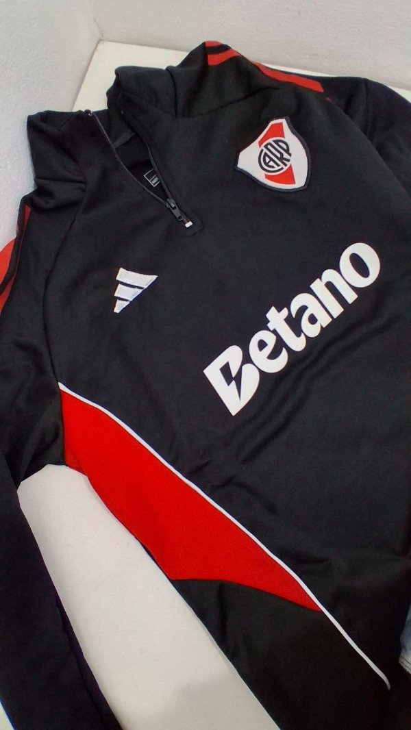 Producto - Buzo deportivo negro