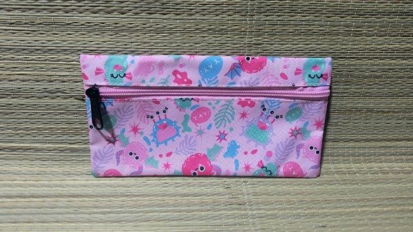 Producto - cartuchera plana monsters