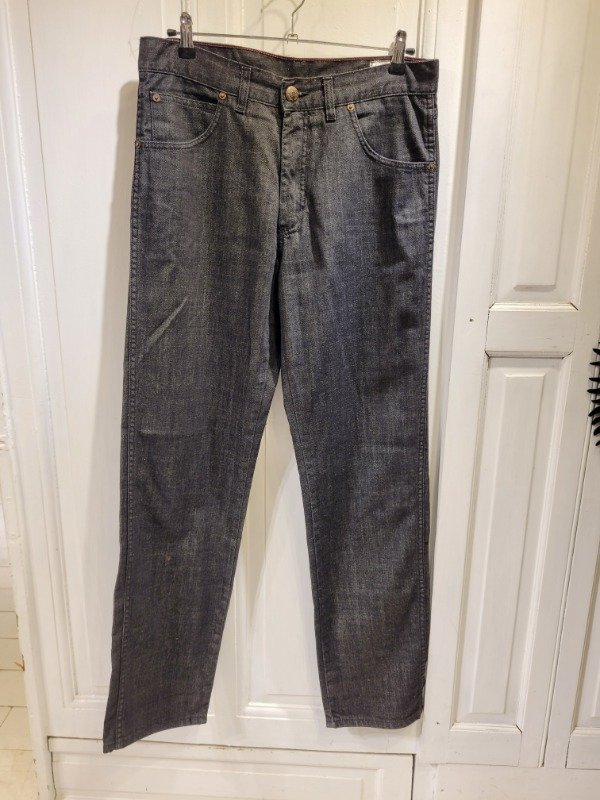 Producto - Jean WRANGLER MONTANA negro recto Talle 44 - PRECIO: 70X
