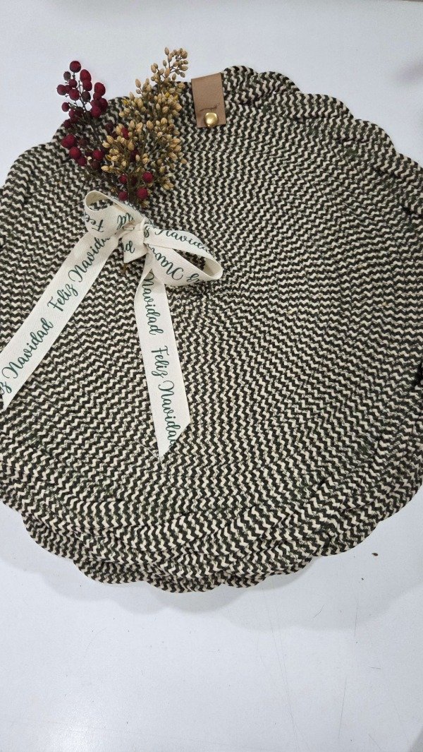 Producto - Platos de sitió PARAISO polipropileno verde y crudo, 38cm