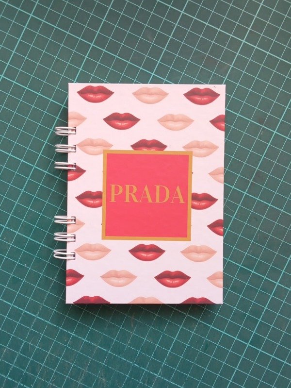 Producto - PRADA: Libreta A6 - LEYENDAS DE LA MODA