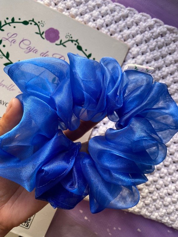 Producto - Maxiscrunchie azul organza