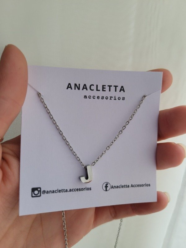 Producto - Gargantilla incial pasante J AQ