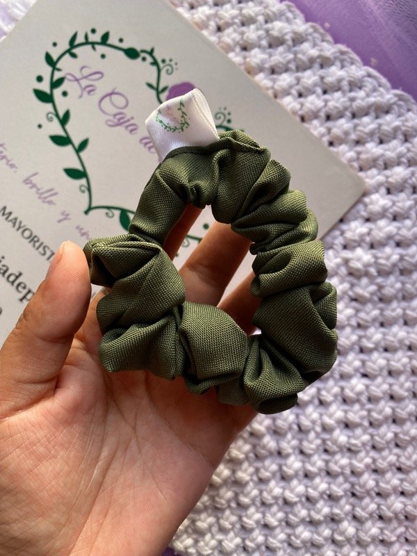 Producto - Scrunchie mini verde oscuro tropical