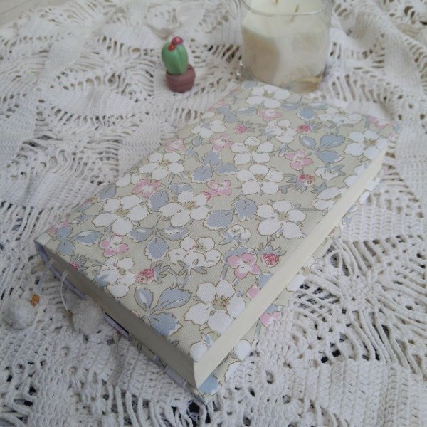 Producto - Funda Floral Pastel con doble marcapáginas - Bolsillo - 2