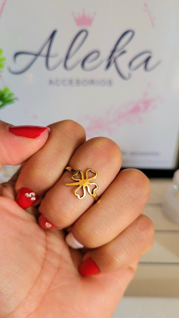 Producto - Anillo trébol (talle 19)de acero dorado - 0