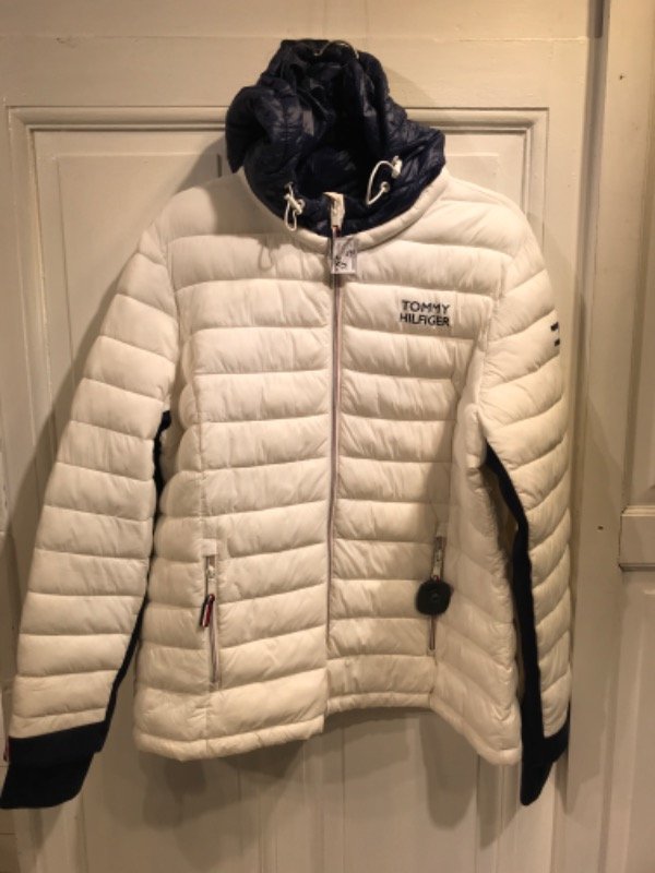 Producto - Campera TOMMY HILFIGER blanca puffer Talle XL- PRECIO: 236x