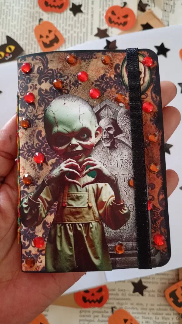 Producto - Mini libreta hojas negras loving demon