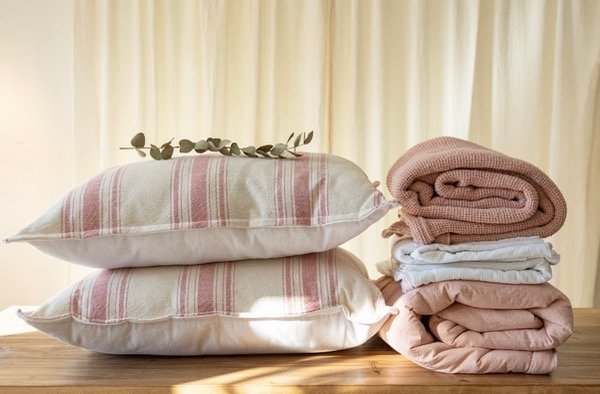 Producto - ALMOHADÓN TUSOR RAYADO ROSA