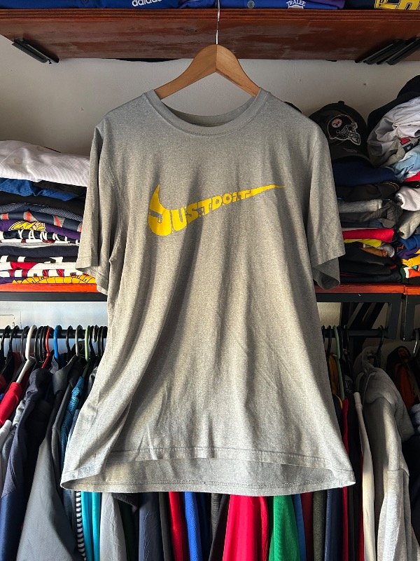 Producto - Remera deportiva Nike x swoosH, talle L