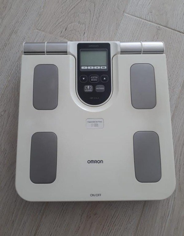 Producto - Balanza Omrom digital con Analizador de Fitness / 150kg