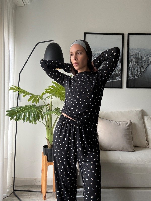 Producto - Pijama Algodon Soft Negro con Florecitas Chiquitas