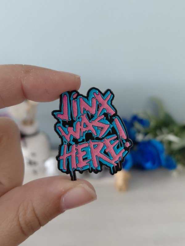 Producto - Pin metalizado - Jinx #0658