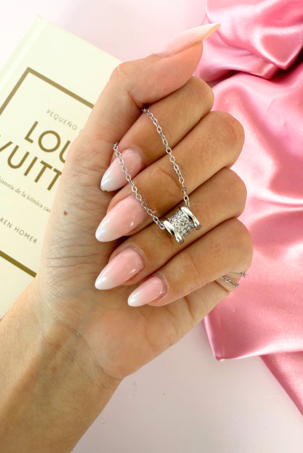 Producto - Collar dije Mikita