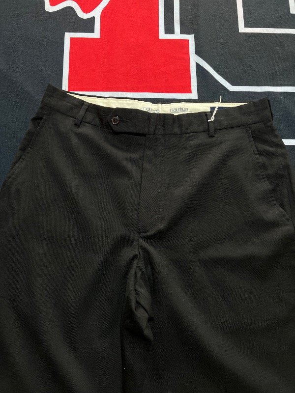 Producto - Pantalón de vestir Náutica negro. Talle 44