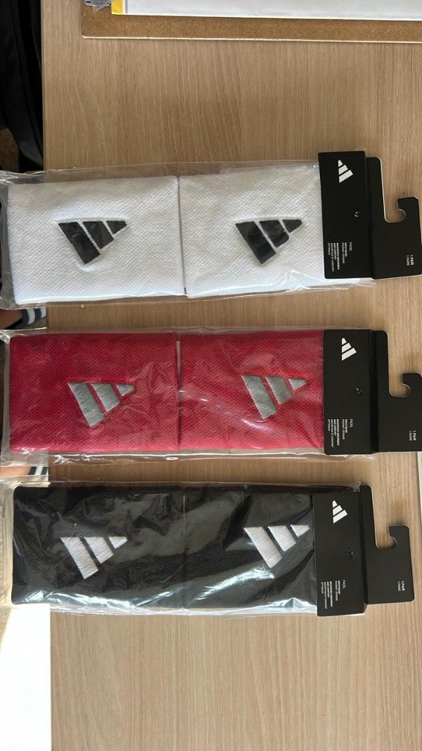 Producto - muñequera adidas cortas