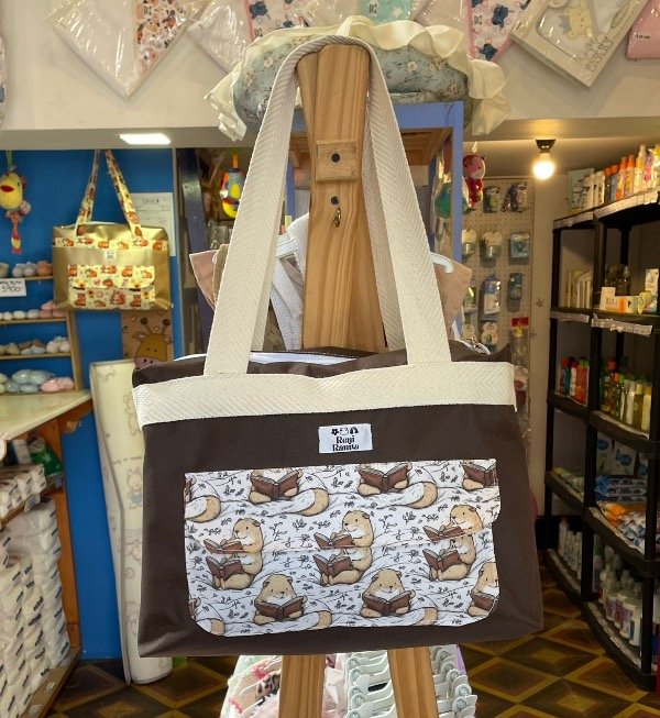 Producto - Bolso maternal reni ranita marrón capibara lector