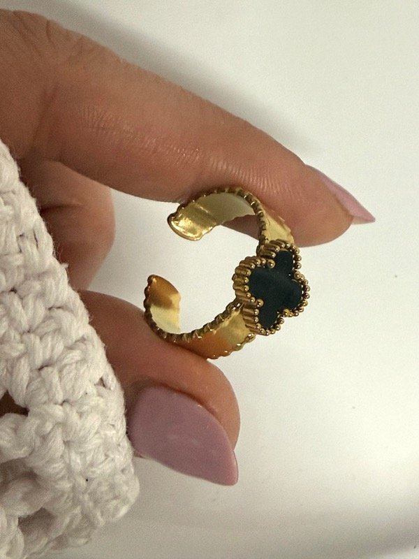 Producto - ND74 Anillo Van cleef negro acero dorado talle único regulable