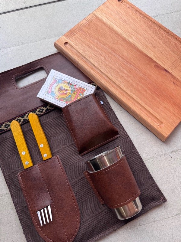 Producto - Juego de asado tabla cartas plato cubiertos vaso