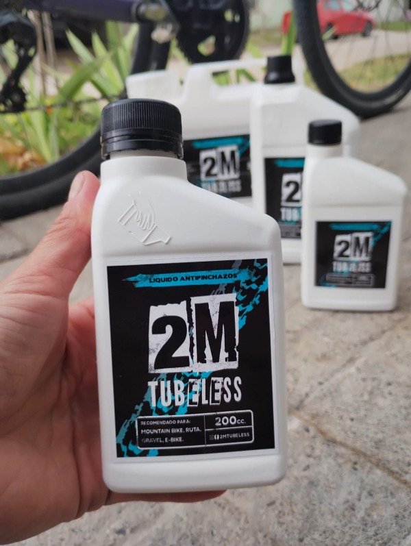 Producto - Liquido Antipinchazos 2M Tubeless 200 cc