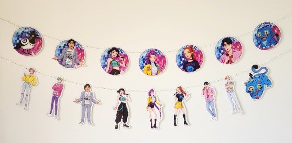 Producto - K Pop demon Hunters Set X 2 Guirnalda + Banderin