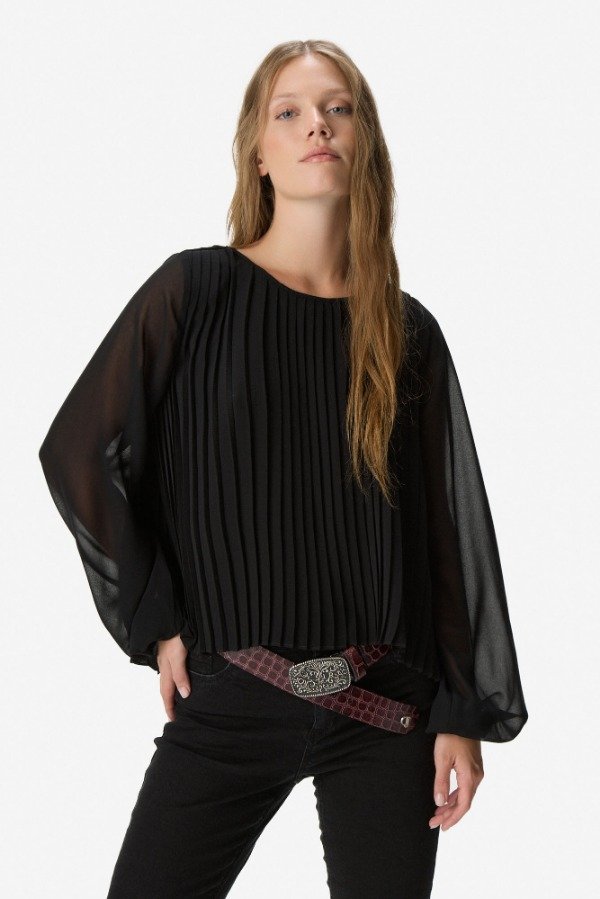Producto - BLUSA PLISADA  DE CREPE Y GASA