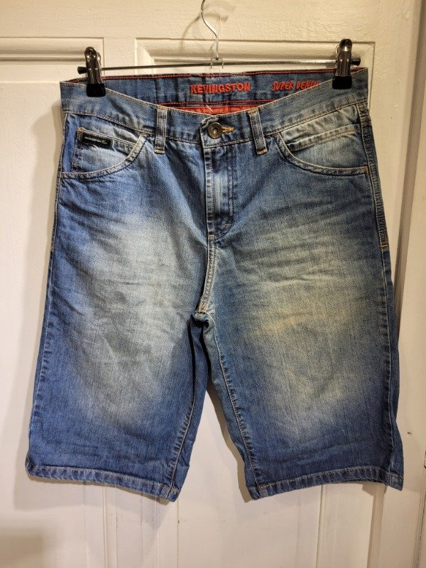Producto - Short KEVINGSTON de jean Talle 18 años - PRECIO: 48X