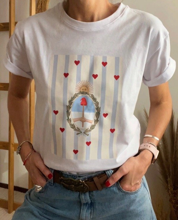 Producto - REMERA ESCUDO LOVE