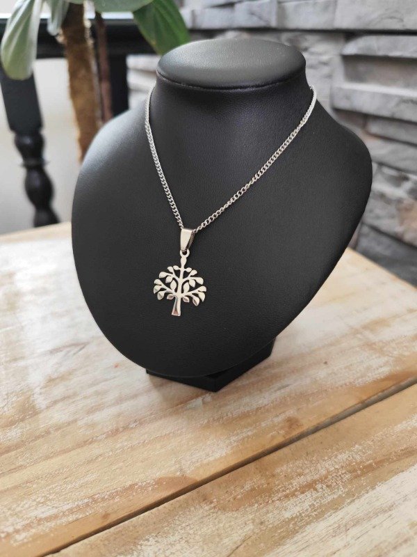 Producto - Collar silueta árbol mediano. Acero quirúrgico.