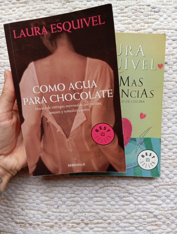 Producto - Combo Laura Esquivel (Como agua para chocolate + Íntimas suculencias )