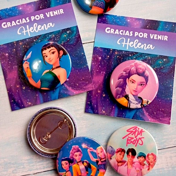 Producto - Pines Guerreras del K-pop 38 mm con tarjeta personalizada