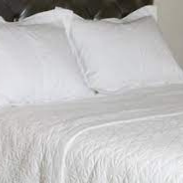 Producto - CUBRECAMA QUILT 2 1/2 PL C/ALMOHADONES HOTEL 10.600