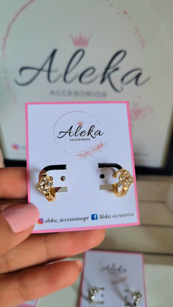 Producto - Conjunto trébol con cubic de acero dorado - 5