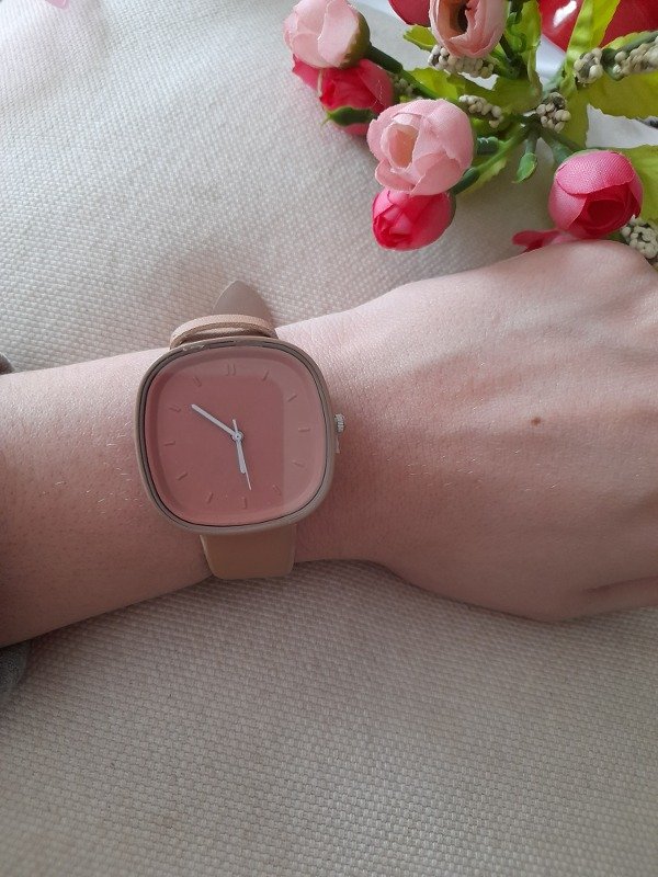 Producto - reloj cuadrado marron