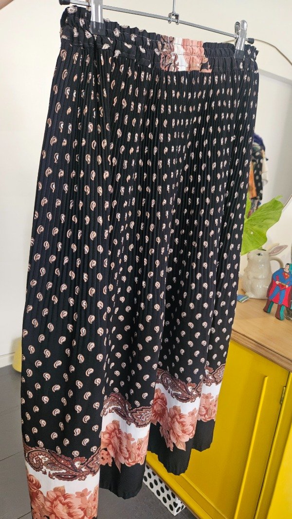 Producto - Falda Arabescos Negra.